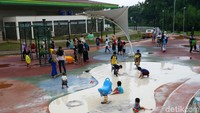 Ada juga arena bermain pasir.