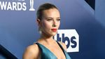 Scarlett Johansson Pamer Tato dan 11 Tindikan di SAG Awards 2020