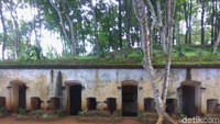 Pengunjung disuguhkan situs bersejarah yaitu benteng pertahanan peninggalan penjajahan Belanda. Kemungkinan benteng ini dibangun sekitar tahun 1913 sampai 1917. (Muhamad Rizal/detikcom)