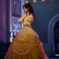 Sarah sudah mengoleksi sekitar 17 kostum dan 16 wig. Wanita asal Amerika Serikat itu juga telah mengeluarkan uang sekitar Rp 166 jutaan untuk pakaian dan Rp 28 jutaan untuk rambut palsu. Foto: Instagram