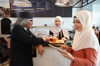 Kafe di Arab Tak Lagi Konservatif, Perempuan dan Laki-Laki Boleh Duduk Bersama