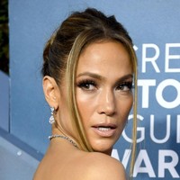 Mengirim pesan teks ke Jennifer Lopez, penggemar tidak akan ketinggalan dengan berbagai informasi tentang dirinya seperti rencana konser, rilis album, atau produk terbaru di nomor 305-690-0379. Foto: Getty Images