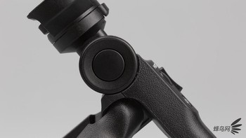 Sisi kiri terdapat tombol untuk mengubah sudut kemiringan. Foto: Sina Mobile