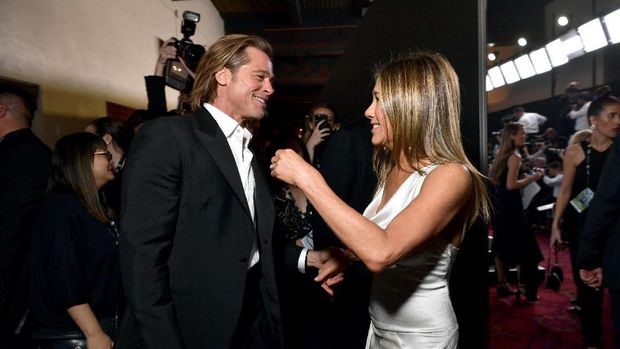 Brad Pitt dan Jennifer Aniston di SAG Awards 2020.