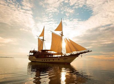 Ini Kapal Phinisi Mewah yang Dinaiki Jokowi di Labuan Bajo