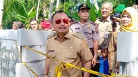 Hal tersebut diungkapkan oleh Bupati Purworejo, Agus Bastian SE MM saat mengunjungi Keraton Agung Sejagat pada Senin (20/1/2020) sore. Keraton yang terletak di Desa Pogung Jurutengah, RT 03/ RW 01, Kecamatan Bayan ini akan dijadikan salah satu destinasi wisata utama lantaran viral (Rinto/detikcom)  