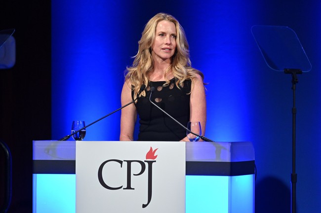 Laurene Powell Jobs, istri Steve Jobs, mantan CEO AppleLaurene kuliah sains ekonomi dan politik di University of Pennsylvania sebelum mengambil gelar MBA di Stanford University. Setelah kepergian Steve Jobs, Laurene mengambil alih mayoritas kekayaan sang suami dan menjadi filantropis. Ia bertemu Jobs saat duduk berdampingan di sebuah acara kampus. Foto: Dia Dipasupil/Getty Images
