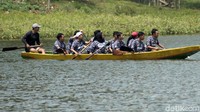 Tahun 2019 lalu merupakan kemarau yang terparah yang dialami Situ Ciburuy. Eksploitasi air danau yang tak terkendali juga menjadi salah satu penyebabnya.