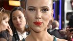 Scarlett Johansson Pamer Tato dan 11 Tindikan di SAG Awards 2020