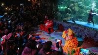 Para pengunjung memenuhi salah satu ruangan di Sea World untuk menyaksikan atraksi barongsai (Pradita/detikcom)
