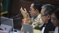 Sebelumnya, suami dari Wali Kota Tangsel Airin Rachmi Diany tersebut didakwa merugikan negara terkait pengadaan Alkes di Banten dan Tangsel serta tindak pidana pencucian uang (TPPU).