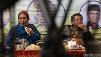 Susi Pudjiastuti menilai, penenggelaman kapal nelayan Tiongkok di perairan ZEE Natuna perlu dilakukan. Menurutnya, kebijakan penenggelaman bisa memberi efek jera bagi pelaku-pelaku pencurian ikan.