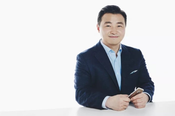 Roh Tae-moon menggantikan DJ Koh memimpi divisi Mobile Samsung.