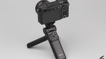 Menggunakan Bluetooth 4.2 untuk terkoneksi. Foto: Sina Mobile