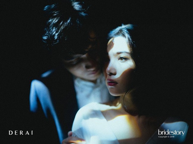 Foto prewedding Isyana dan Rayhan diunggah oleh akun Instagram @thebridestory. Isyana pun tampil menawan dalam serangkaian foto prewedding bersama Rayhan hasil karya fotografer Derai Studio.  Foto: Instagram @thebridestory