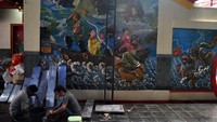 Vihara yang berada di kawasan pecinan Bogor ini pun tak hanya dikenal sebagai tempat ibadah tetapi juga merupakan bangunan cagar budaya di kota yang berjuluk kota hujan tersebut. Antara Foto/Yulius Satria Wijaya.