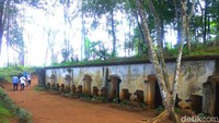 Objek Wisata Tahura (Taman Hutan Rakyat), Benteng Gunung Palasari merupakan tempat wisata sejarah di Kelurahan Kota Kulon, Kecamatan Sumedang Selatan, Kabupaten Sumedang, Jawa Barat. (Muhamad Rizal/detikcom)