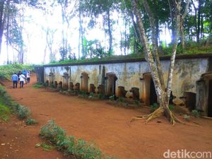Taman Hutan di Sumedang Ini Punya Benteng Usia Puluhan Tahun
