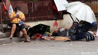 Para pengemis ini didominasi ibu-ibu dan anak-anak.