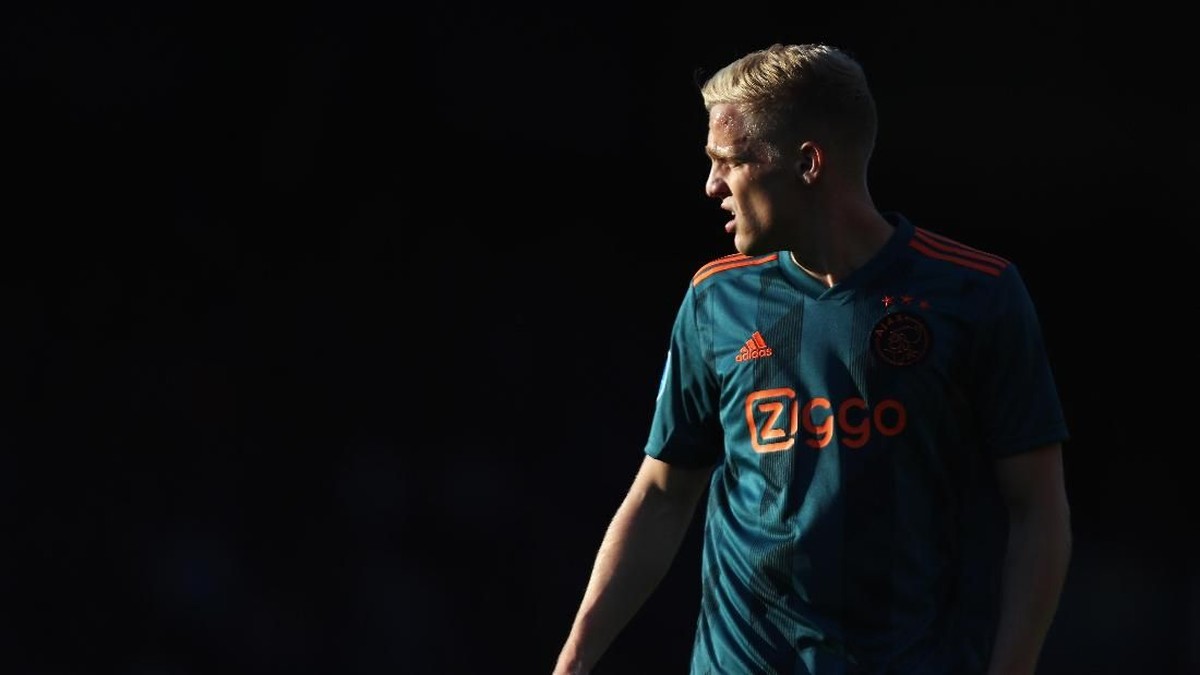 Donny van de Beek membantah telah sepakat pindah ke Real Madrid di musim panas. (Foto: Dean Mouhtaropoulos / Getty Images)