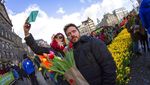 Foto: Cantiknya Warna-warni Bunga Tulip Bermekaran di Belanda