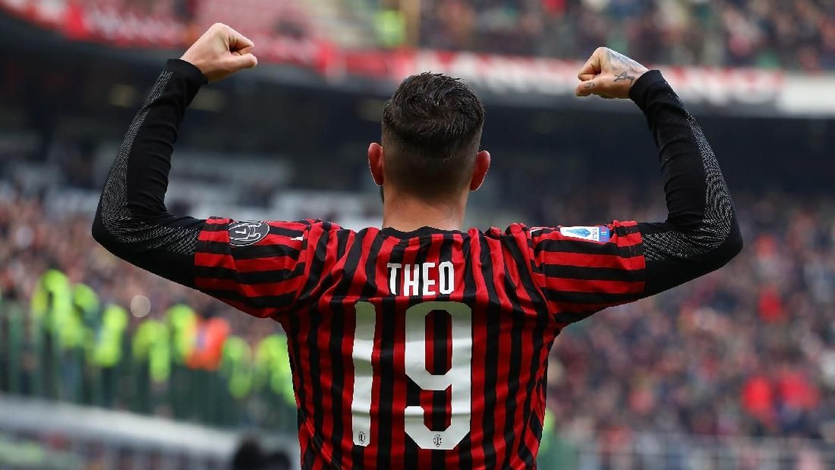 Theo Hernandez kini jadi top skorer AC Milan di Liga Italia (Marco Luzzani/Getty Images)