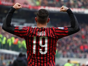Theo Hernandez, Bek Rasa Striker