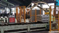 Di markas besar Inalum tersebut, terdapat tiga pabrik pembentukan aluminium, yakni pabrik Anoda, pabrik reduksi, dan pabrik pencetakan. Pabrik-pabrik tersebut saling berkaitan untuk membentuk tiga produk aluminium tadi.