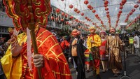 Kirab budaya Grebeg Sudiro digelar menjelang Tahun Baru Imlek.