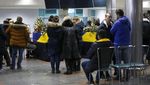 Isak Tangis Sambut Kedatangan Korban Pesawat Jatuh Iran di Ukraina