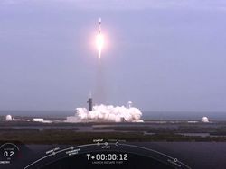 Detik-detik Roket Falcon 9 Milik SpaceX Meledak di Udara