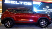 Presiden Direktur dan CEO Kia Motors Asia Pasifik Ted Lee hadir dalam acara peluncuran tersebut, ia yakin mobil ini bakal mengubah situasi pasar SUV di Tanah Air.
