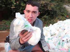 YouTuber Dikecam Pakai 1 Juta Lembar Tisu Buat Serap Air Kolam Demi Konten