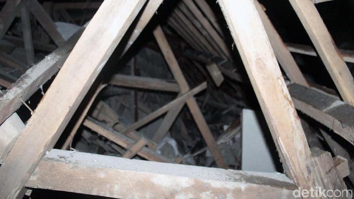Ledakan tabung gas meluluhlantakkan rumah milik Rani Rohani (45) di Kampung Ciseupan, Cimahi Selatan, Kota Cimahi. Begini penampakannya.