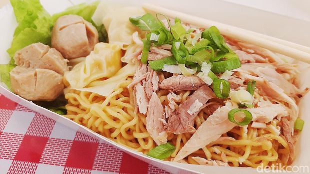 Rayakan Imlek dengan Makan Bakmi hingga Nonton Wayang Potehi di Sini!
