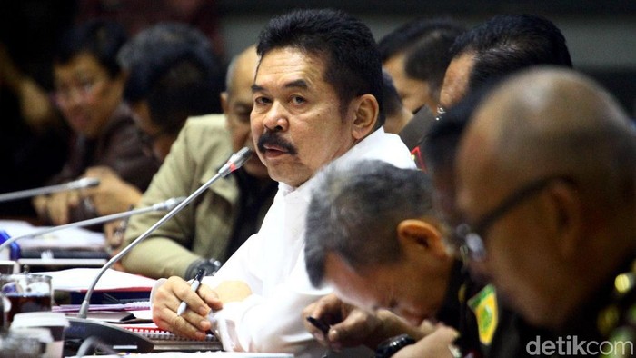 Komisi III DPR menggelar rapat kerja bersama Jaksa Agung ST Burhanuddin. Rapat kerja itu membahas kelanjutan kasus Jiwasraya.