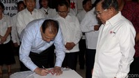 Dalam susunan dewan kehormatan dan pengurus pusat PMI, Chairul Tanjung ditunjuk menjadi ketua dengan beberapa anggota.