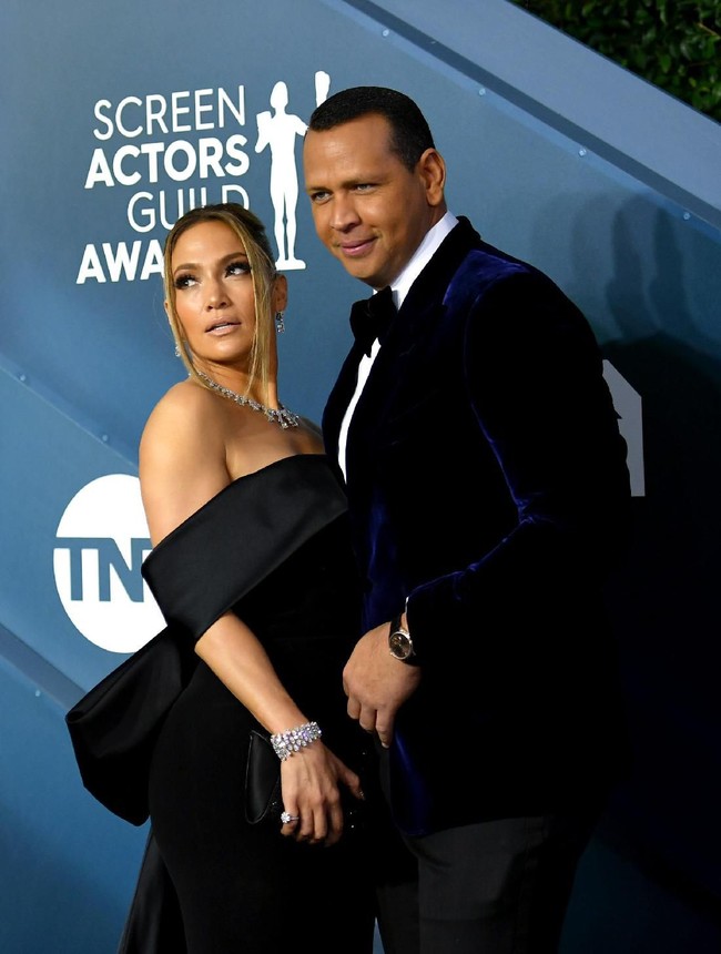 Jennifer Lopez mengungkap pernah berhubungan seks di teras, tepatnya di balkon luar. Foto: Getty Images