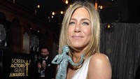 Malam itupun jadi sangat spesial dan akan selalu diingat oleh Jennifer Aniston. John Sciulli/Getty Images for Turner