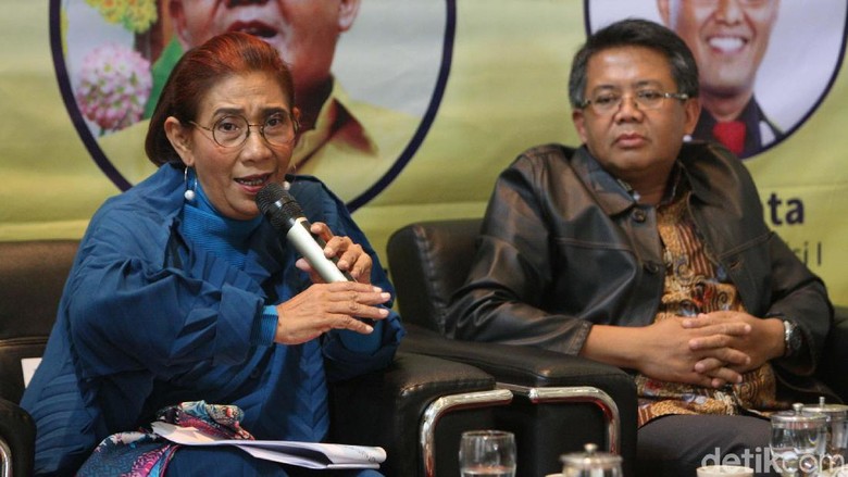 Susi Pudjiastuti Bicara Sengketa Natuna dan Kebijakan Kelautan Eks Menteri Kelautan dan Perikanan Susi Pudjiastuti hadir dalam diskusi di DPP PKS Jakarta. Susi menilai penenggelaman kapal nelayan Tiongkok di Natuna perlu dilakukan.