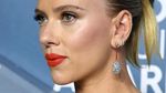 Scarlett Johansson Pamer Tato dan 11 Tindikan di SAG Awards 2020