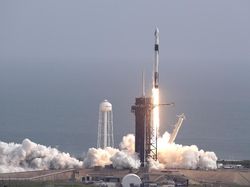 Detik-detik Roket Falcon 9 Milik SpaceX Meledak di Udara