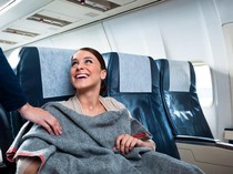 Pramugari Peringatkan soal Selimut Gratis di Pesawat: Pilih-pilih, Lihat Kemasan