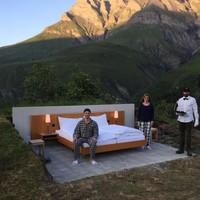 Jika kamu ingin merasakan sensasi tidur di alam terbuka dan bisa sambil menikmati alam secara langsung maka kamu bisa mencoba hotel unik yang satu ini. Kamu juga tidak perlu khawatir karena hotel ini tidak akan memberi denda jika kamu membatalkan pesanan kamarmu karena kondisi cuaca yang buruk. Foto: dok. Null Stern Hotel