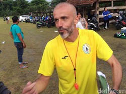 Pelatih PSS Sleman, Eduardo Perez, memilih untuk tidak banyak berkomentar. Dia berjanji akan memberikan komentarnya pada sesi latihan besok sore.