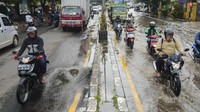 Kemacetan pun tak terhindarkan. Akibatnya jalurtersebut diberlakukan contraflow.