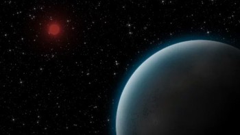GQ Lupi b, eksoplanet terbesar. Ditemukan pada 2005, GQ Lupi mengorbit bintang muda sekitar 2,5 kali lebih jauh dari jarak Pluto dari Matahari kita. Perkiraan menunjukkan, GQ Lupi b memiliki radius 3,5 kali lebih besar dari Jupiter. Artinya, jika terbukti menjadi eksoplanet, GQ Lupi b adalah contoh terbesar yang pernah ditemukan. Foto: via Brainberries