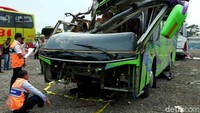 Petugas gabungan menemukan temuan baru setelah memeriksa secara menyeluruh bangkai bus yang kecelakaan dan menewaskan 8 penumpang di Ciater, Subang.