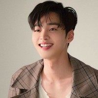 1. Kim Min JaeKim Min Jae yang awalnya di-training untuk menjadi rapper kini menjadi salah satu aktor top Korea. Ia pun pernah mendapat penghargaan untuk perannya dalam Dr. Romantic. Tahun ini, pria yang mendapat suara dalam polling aktor terganteng itu akan bermain dalam drama Dal-ri and Gamja-tang yang dijadwalkan tayang pada September. Foto: Kim Min Jae (dok. Instagram)