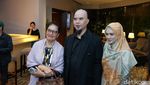 Didampingi Mulan Jameela, Ahmad Dhani Saksikan Film Al Ghazali